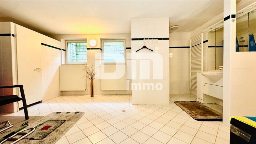 Hochwertiges 1-2 Familienhaus mit Nebengebäude in begehrter Lage mit vielen Extras - Souterrain Wellnessbereich / Vorbereitet für Sauna